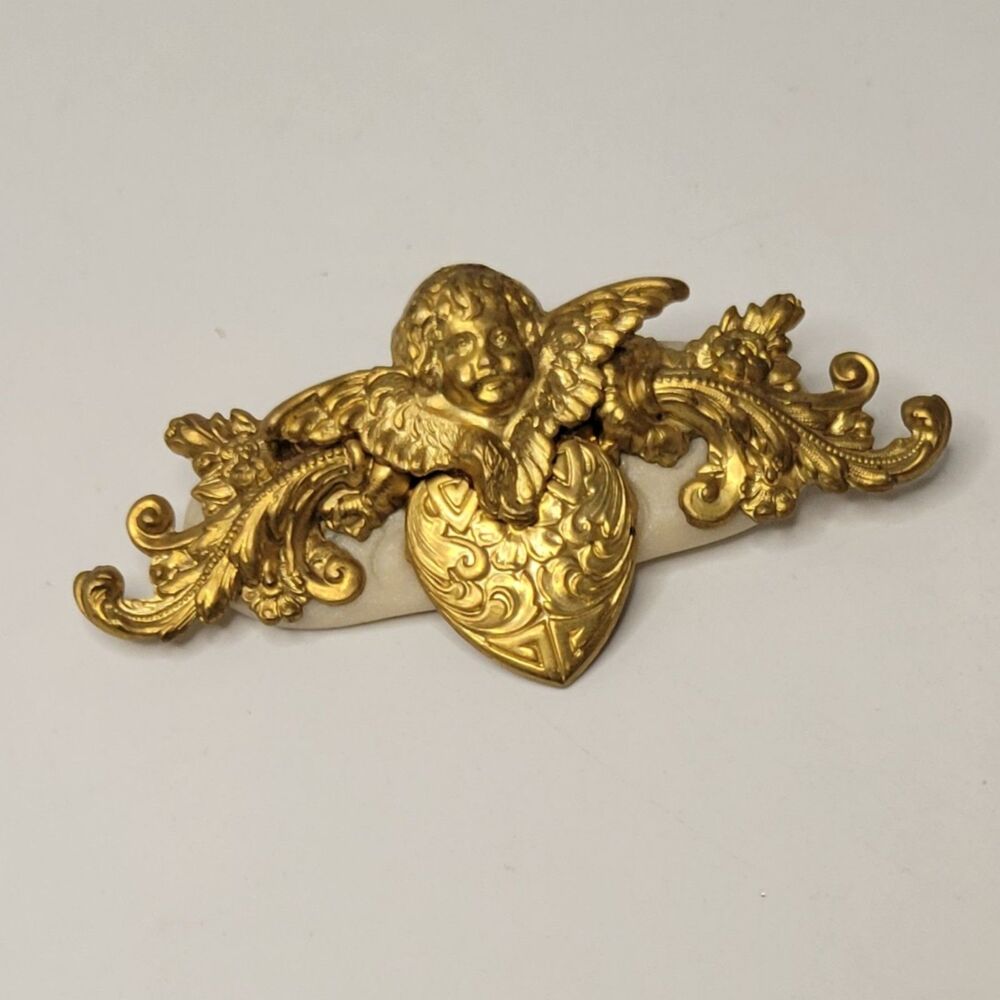 ▪︎Cherub Brooch